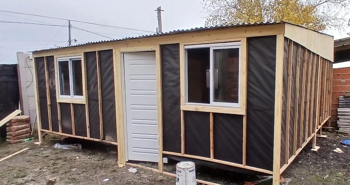 Casilla de 48 m² en estructura con ruberoy exterior y aberturas colocadas